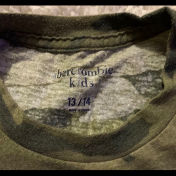 Kids T-Shirt.. size 13/14 - Picture 2 of 2